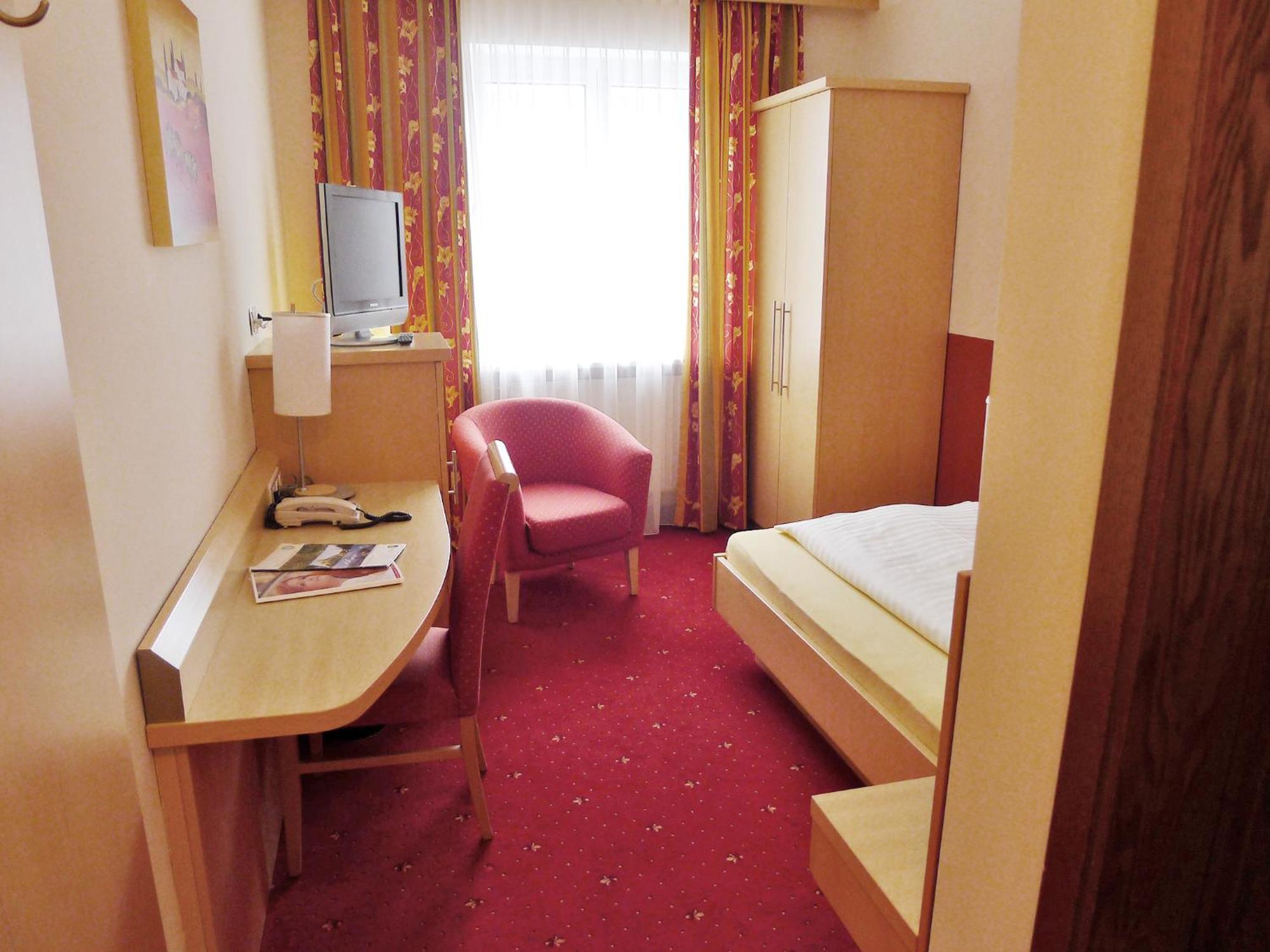Hotel Restaurant Boeck "Roter Hahn" Sankt Poelten Pokoj fotografie